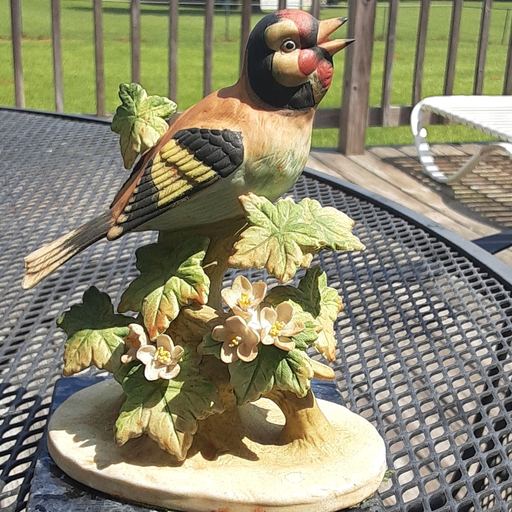 Beautiful vintage lefton china european songbird